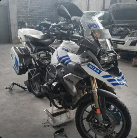 Perawatan motor patroli di workshop 1Premium Autocare